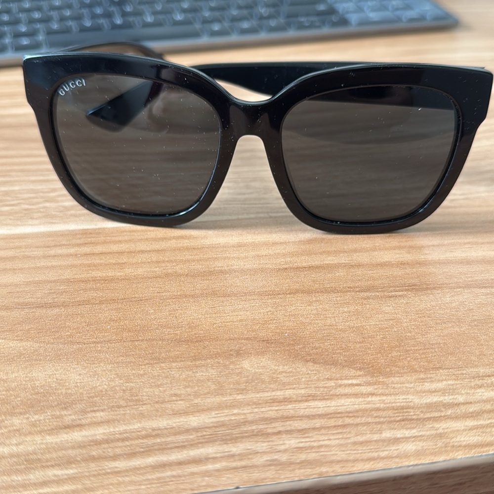 Authentic Gucci Black Sunglasses GG0034SAN 001 - Picture 4 of 11